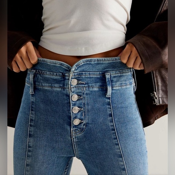NWT Free People We The Free After Dark Mid Rise Flare Jeans Size 30 - Picture 3 of 10